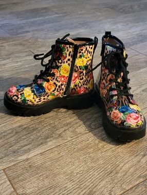 Betsey Johnson BK-JOHN Leopard Floral Combat Boots  Lace Up Chunky Lug Sole NWOB
